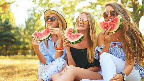 Langeweile in den Ferien ist so ätzend! Aber mit unseren Tipps hält sie nicht lange an - Foto: Maksym Belchenko / iStock