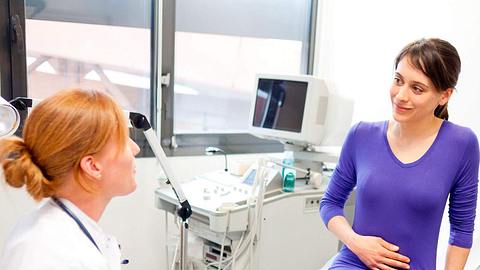 Was passiert beim Frauenarzt? - Foto: Alamy