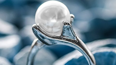 Webstar verkauft Perlen – hergestellt aus Sperma ? - Foto: YAY Images / Imago
