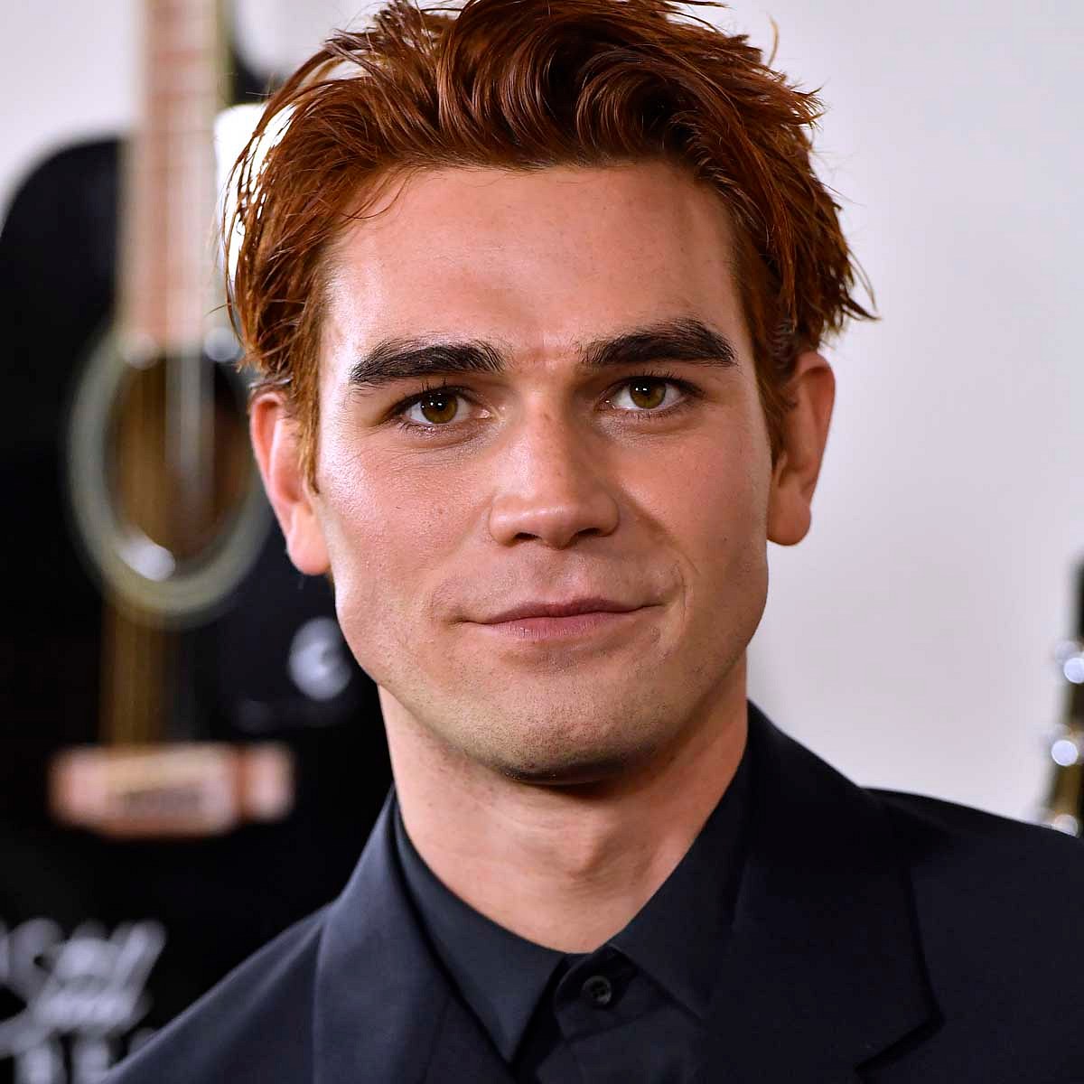 Welchem Star gehört dieses Auge: KJ Apa