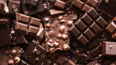 Weißt du, was alles in deiner Schokolade steckt? - Foto: Say-Cheese / istock