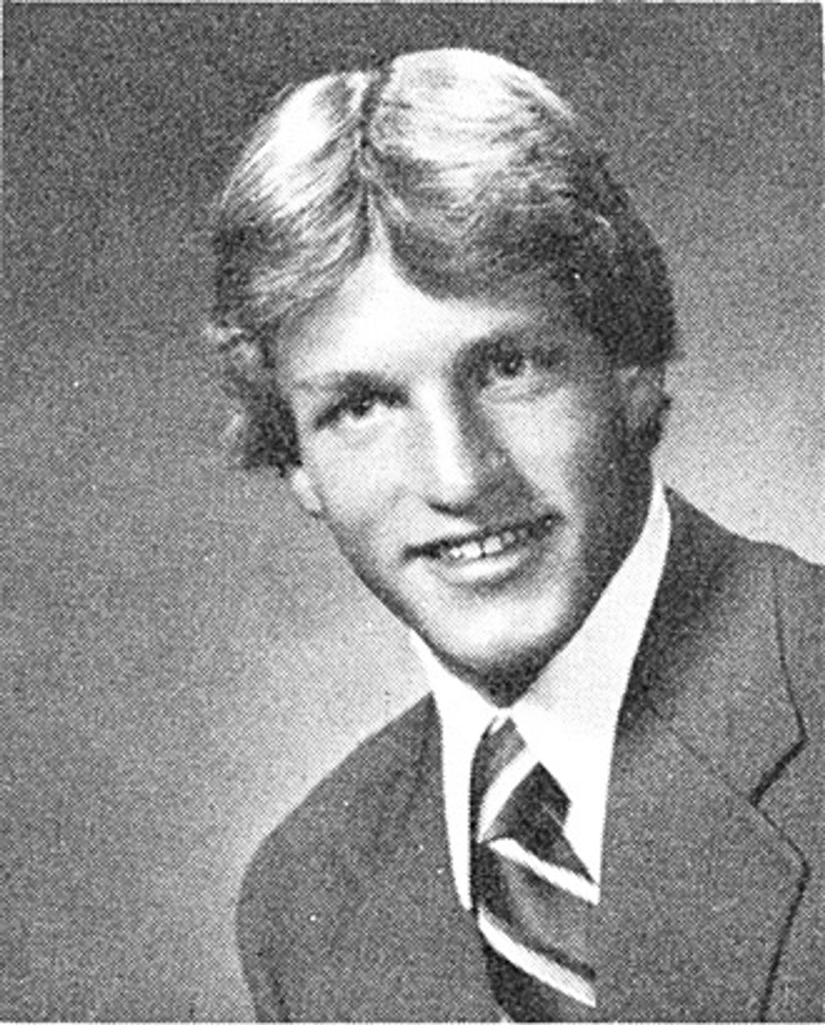 woody-harrelson-yearbook-high-school-young-1979-photo-fc-gc