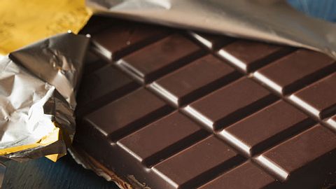 Studie belegt: Zwei Tafeln Schokolade am Tag sind gut fürs Herz - Foto: iStock