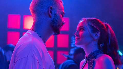 Die Spannung zwischen Colin (Dylan OBrien) und Danni (Zoey Deutch) ist nicht zu übersehen! Wie geht es mit den beiden wohl weiter? - Foto: © 2021 20th Century Studios
